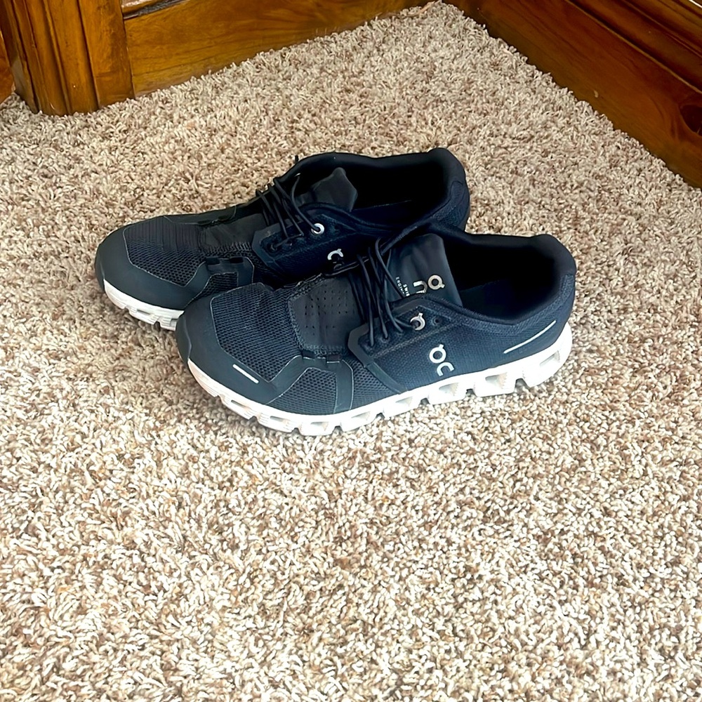 Women’s Black and White Onclouds